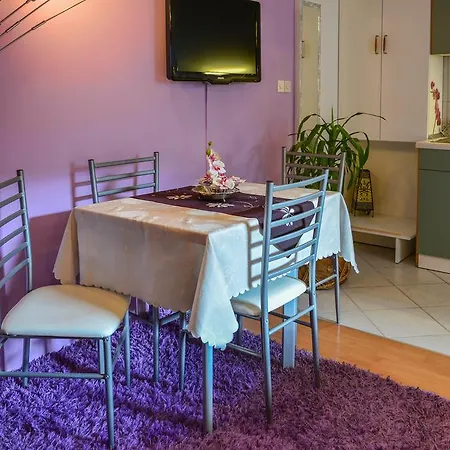 Apartment Pink Split